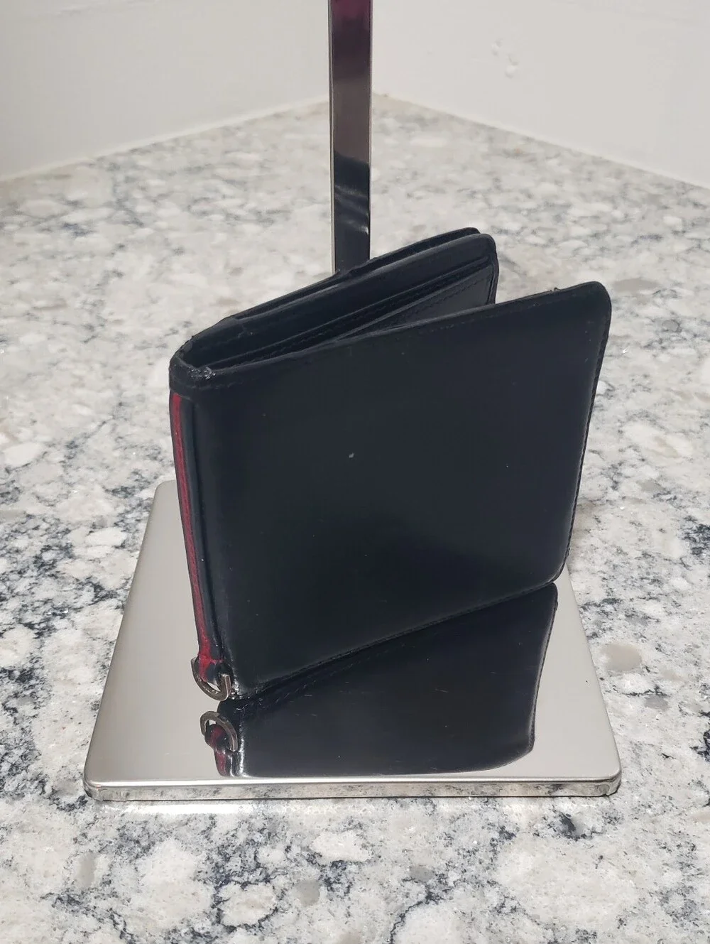 Gucci Vintage Men's Black Leather Bi-Fold Wallet with Coin Pocket